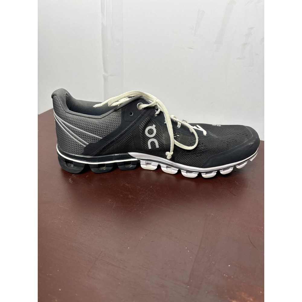 On Running Clouds Women's Black Athletic Shoes Size 9.5 - Picture 5 of 8
